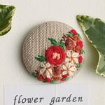 刺繍くるみボタン(ヘアゴム/ブローチ)クリスマス ブーケ❤️送料無料❤️