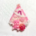  送料無料 「ピンク🩷のクリスマスツリー」羊毛フェルト ブローチ  