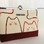デカにゃんこ　通帳ポーチ　（レッド）