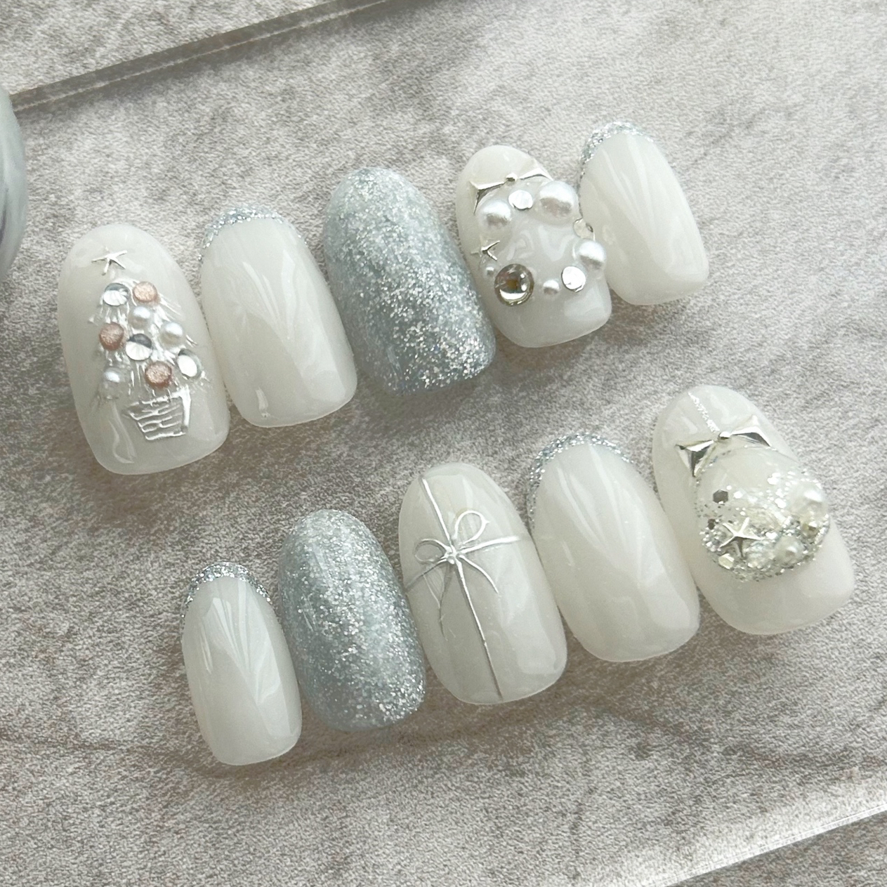 【No.041】ネイルチップ♡クリスマスネイル♡スノーボール♡オフホワイト ホワイトクリスマスネイル - yuu_Nail | minne 国内最大級の