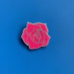 ピンクのバラのビーズ刺繍ブローチ（mini）