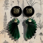 ドイツVINTAGEチャーム メタルゴールド猫ピアス  レトロ VINTAGE ヴィンテージ 猫 ねこ イヤリング モダン アンティーク チェコビーズ パール 上品 黒 大ぶり 個性的 ドイツ
