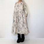 あったか起毛＊野に咲く草花柄＊大人のナチュラル長袖ワンピース＊秋冬＊コットン100％＊ミルクティーベージュ