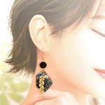 モザイクアート　大理石模様　アシンメトリー　ピアス　イヤリング【緑】