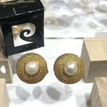 0722 VINTAGE pierre cardinGDパールヴィンテージ　イヤリング　ラウンド　　まるい　アンティーク  クラシカル　花　フラワーギフト　プレゼント　結婚式　ビジュ　ミニオケージョン
