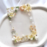 〖 送料¥0 〗水彩画の花畑に舞う蝶のトレカケース Vol.02
