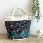 雪の降る日の小さな木のバッグ【内布つき】　麻紐ニットバッグ　毛糸バッグ　あったか手編みバッグ