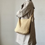 結んで長さ調節 エンボス素材の大人きれいめショルダーバッグ（イエローオーカー）