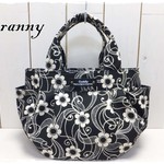 【期間限定販売7/7（木）まで】ころぽてバッグ・ブラックラインフラワー
