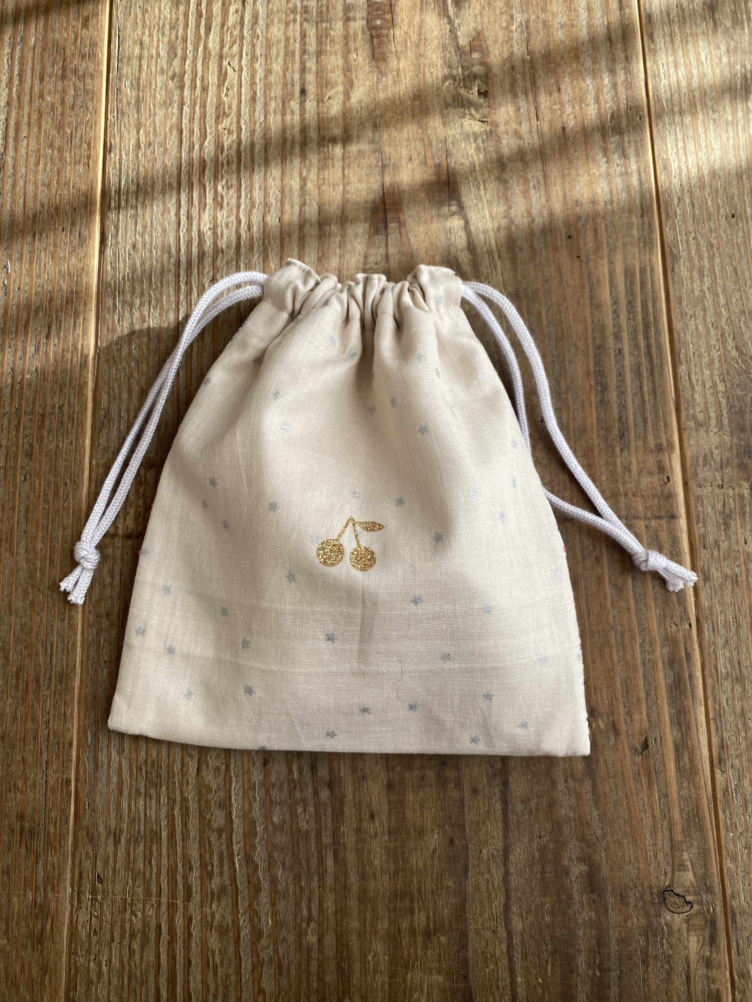 リバティパッチワークの巾着袋☆ リバティ⭐︎パッチワークの巾着袋☆リバティ×ホワイトドット☆給食袋