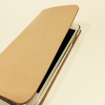 栃木レザーiPhone各種ケース natural (iPhone11対応可,左利き用変更可)