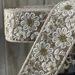 [シルクベース] [ピンクベージュ] [実物のお色味と違う場合があります] インド刺繍リボン　花　インド刺繍　スパンコール　刺繍リボン　リボン　りぼん　※10月8日よりゆうパケットにて発送