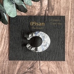 ムーンストーンとシルバーのイヤーカフ　金属アレルギー対応