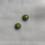 【再々販】8mm Greenビーズフラワーピアス