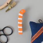 ニシキアナゴの手刺繍ブローチ