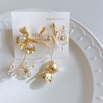 ゴールドお花のアシメピアス