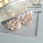 お花の揺れる ブーケ ピアス/イヤリング/金属アレルギー対応／ハンドメイドピアス 