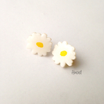 ちょこんとお花ピアス