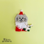 サンタクロースになったカラフル猫ちゃん・クリスマス手刺繍ブローチ