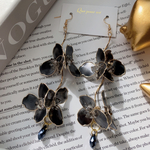 ブラックワイヤーディップフラワー💐ダイヤ💎カットビジューピアス&イヤリング