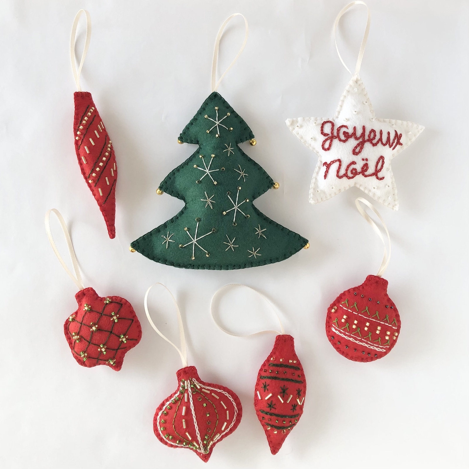 新品未使用タグ付き☆フォートナム＆メイソン☆クリスマス☆オーナメント☆刺繍☆ねこ 特集掲載》ちいさな刺繍枠クリスマスオーナメント/初めてさん