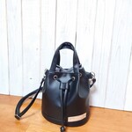 黒のPVCレザーの巾着風ポシェット/ショルダーバッグ