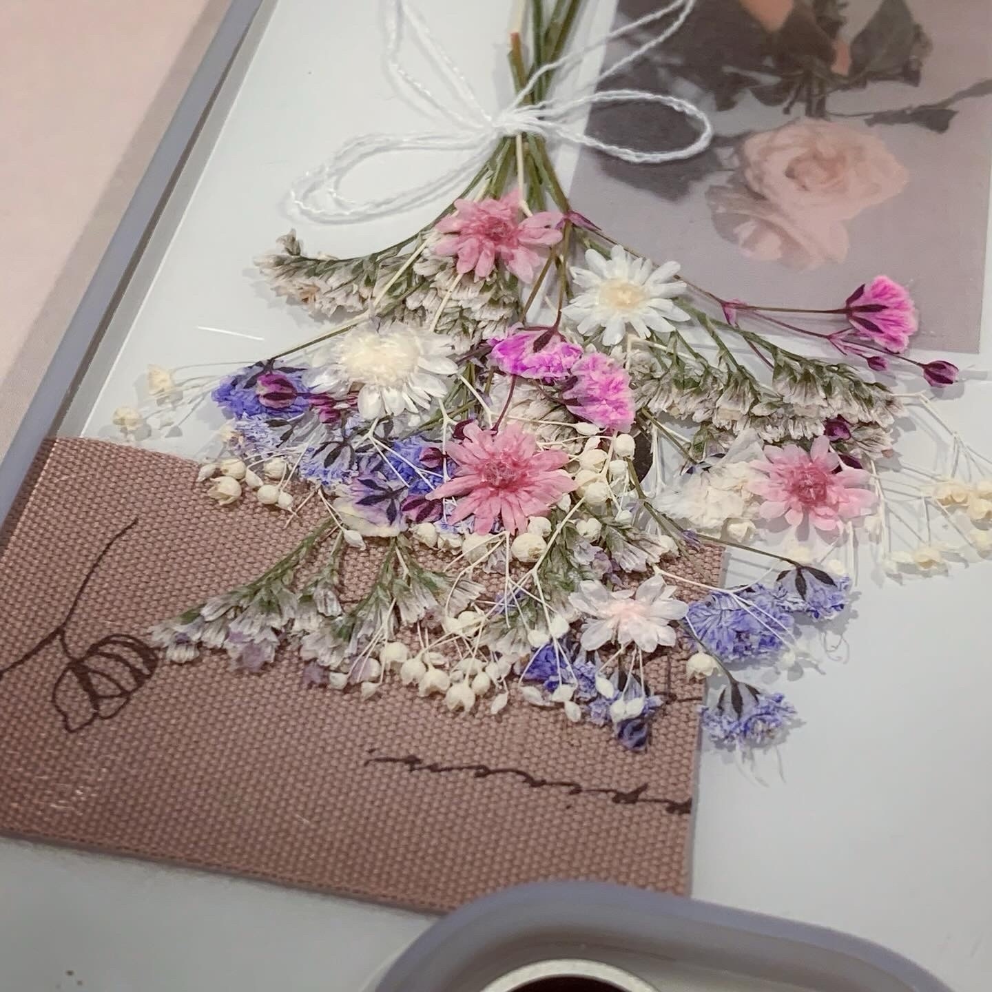 スマホにbouquet*・゜ﾟ・*:.｡.. かすみ草と小花たくさんブーケ 韓国 