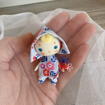 お花を持った三角ずきんちゃん