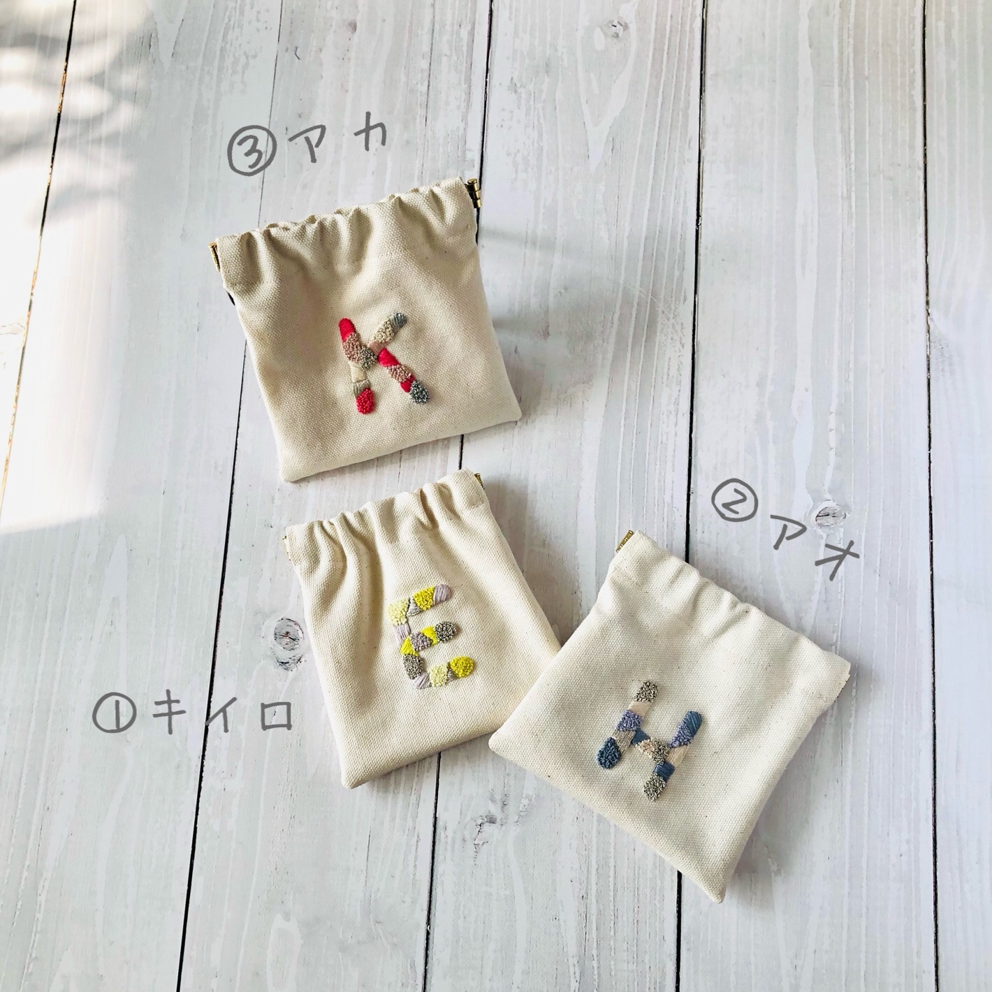 イニシャル刺繍のミニバネ口ポーチ - LAISSE PASSE GALLERY