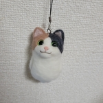 羊毛フェルト 三毛(薄茶&グレー)猫ちゃん(全身)ストラップ