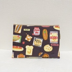 【11/12販売】おやつパン柄のフラットポーチ（茶）