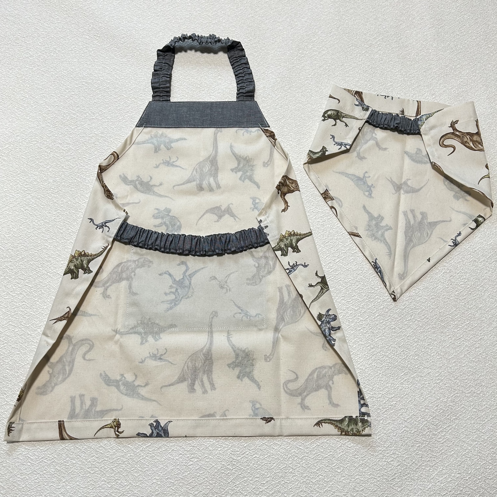 120】恐竜☆キッズ 子供 エプロン＆三角巾 - PIKARINA'S GALLERY