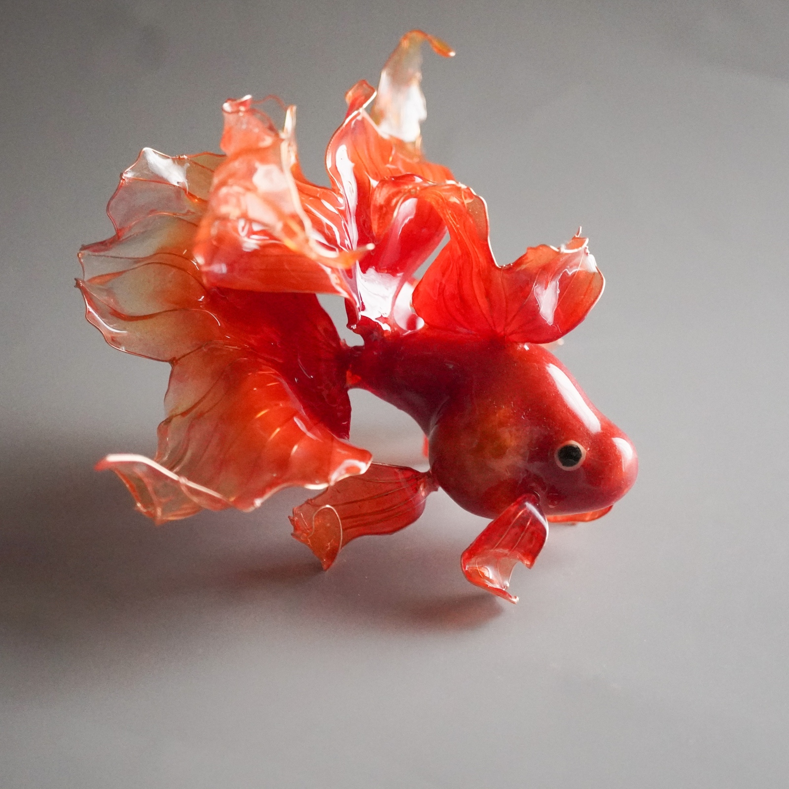 台湾レンギョウと涼しげな金魚ディップアートアシンメトリー　ピアスor イヤリング 木蓮 ピアス/イヤリング ディップアート アメリカンピアス