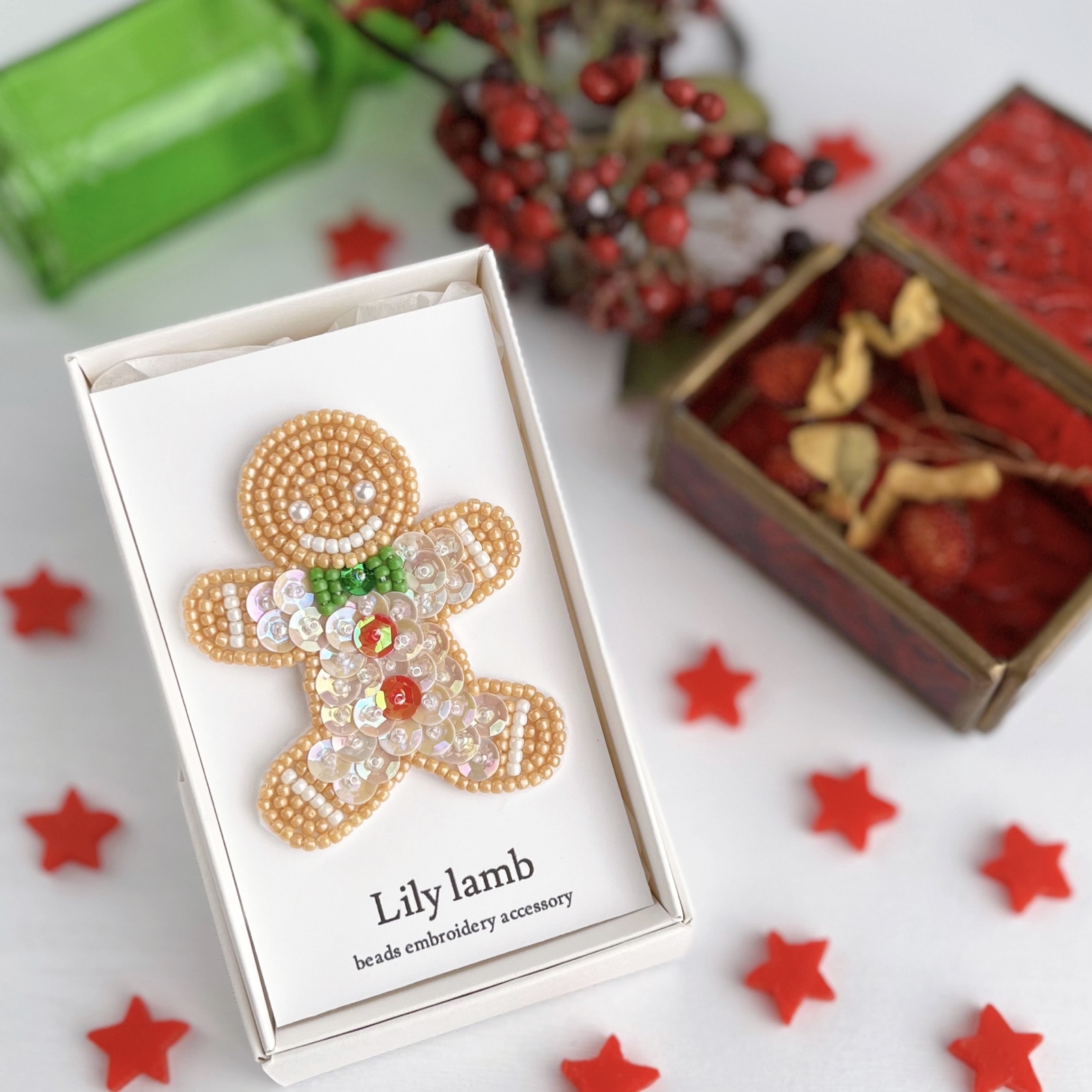 rui様コメント制♡ハンドメイド♡ファークリップ レジン ビーズ刺繍②ホワイト赤 ビーズ刺繍のクリオネ ※受注制作 - L ILY LAMB'S GALLERY | minne