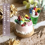 252 ＊クリスマスケーキとメロンソーダ＊　ミニチュアスイーツ　粘土　ドールハウス　シルバニア　オビツ　オブジェ　クレイスイーツ