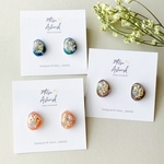 《プチギフトにおすすめ》ドライフラワーと小粒パールがカワイイ　レジンイヤリング&ピアス【テラコッタ・ブラウン・ネイビー】小ぶり　イエベ　誕生日　クリスマス　赤茶青　オレンジ　コスモス