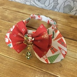 犬・猫の首輪　25～28　cocoちゃん丸襟リボンチョーカー　白地とんがりサンタ・ツリーモチーフ　