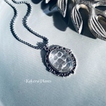 🐍Basilisk【バジリスク】-Flora- ネックレス/python shedding scales necklace/白蛇の脱皮殻を封入したアクセサリー/KakeraPlants