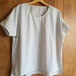 プルオーバーブラウス　白×グレーのストライプ✿シュシュ付き