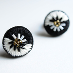 ＜Stella～遊び好きの星～＞刺繍ピアス◎モノトーンの夜◎白黒/ブラック×ホワイト◎2way★ロングポスト変更可能