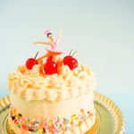 CAKE / ケーキの置物