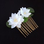 睡蓮のヘアコーム