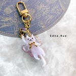 🪐お星様捕まえた🐱🌟キーホルダー  ぶらさがり猫 レジン