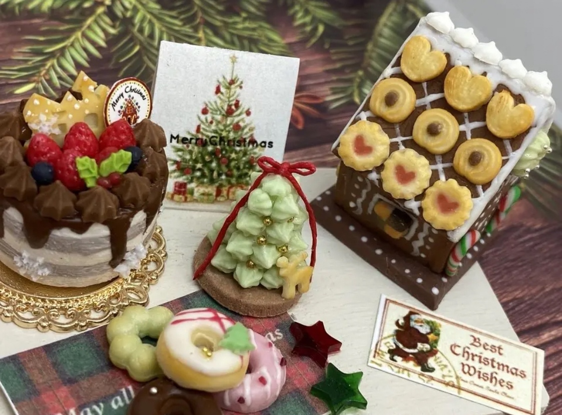 zoe liz様専用ミニチュア お菓子のお家とクリスマスのケーキ