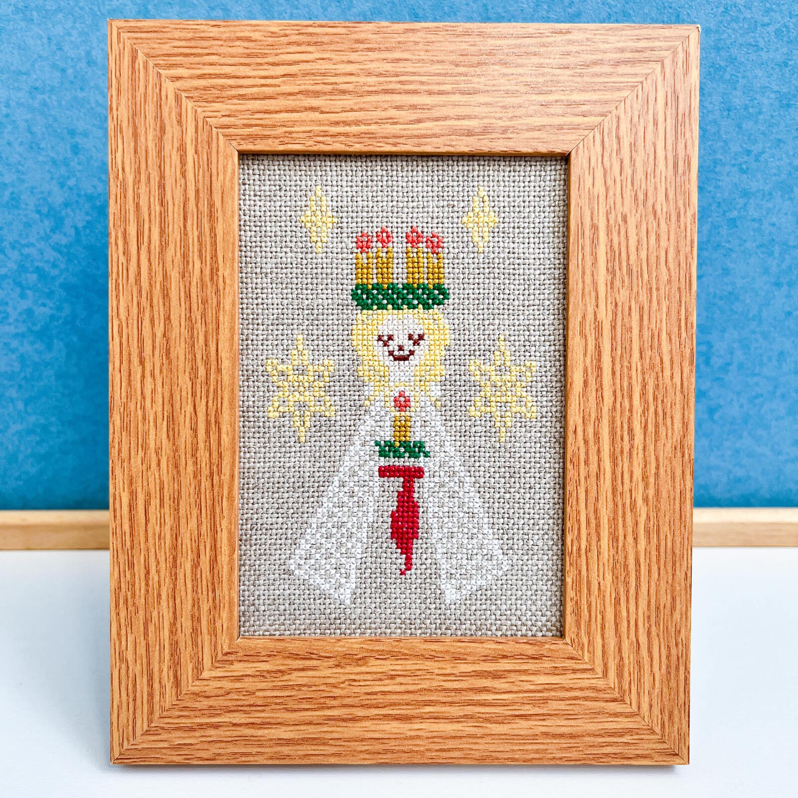 聖ルシア祭 ルシアの少女 北欧クリスマス刺繍フレーム【フレーム付き