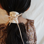 【再販】【人気】［ホワイト］インド刺繍　リボン　ラップリボン　ポニーフック　ヘアアクセサリー