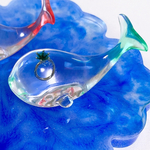 誕生石リング　5月エメラルド　ベビーリング　クジラの置物　記念日　ギフト　リング　レジン　オブジェ　インテリア　くじらのオブジェ　クリスマスプレゼント　　誕生日　くじらインテリア　出産祝い