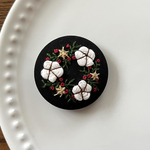 刺繍くるみボタン（ヘアゴム/ブローチ）