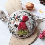 一点物★刺繍ブローチ『森の花屋・アップルさん』