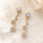 【再販】Frozen snowイヤリング［ピアス金具変更可］雪の結晶　　キュービックジルコニア　ビジュー　キラキラ